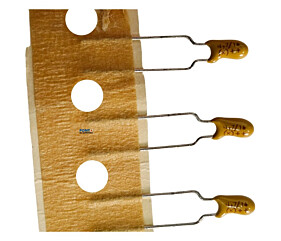 Capacitor Poliéster 4,7uF x 16V 10%