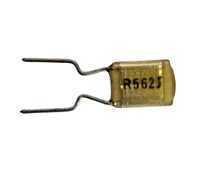 Capacitor Poliéster 5K6 x 50V= R562J