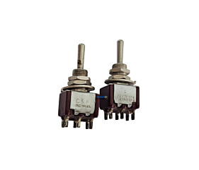 Chave Alavanca Metálica On Off On 1A 250Vac 3A 120Vac 6 Terminais C&K